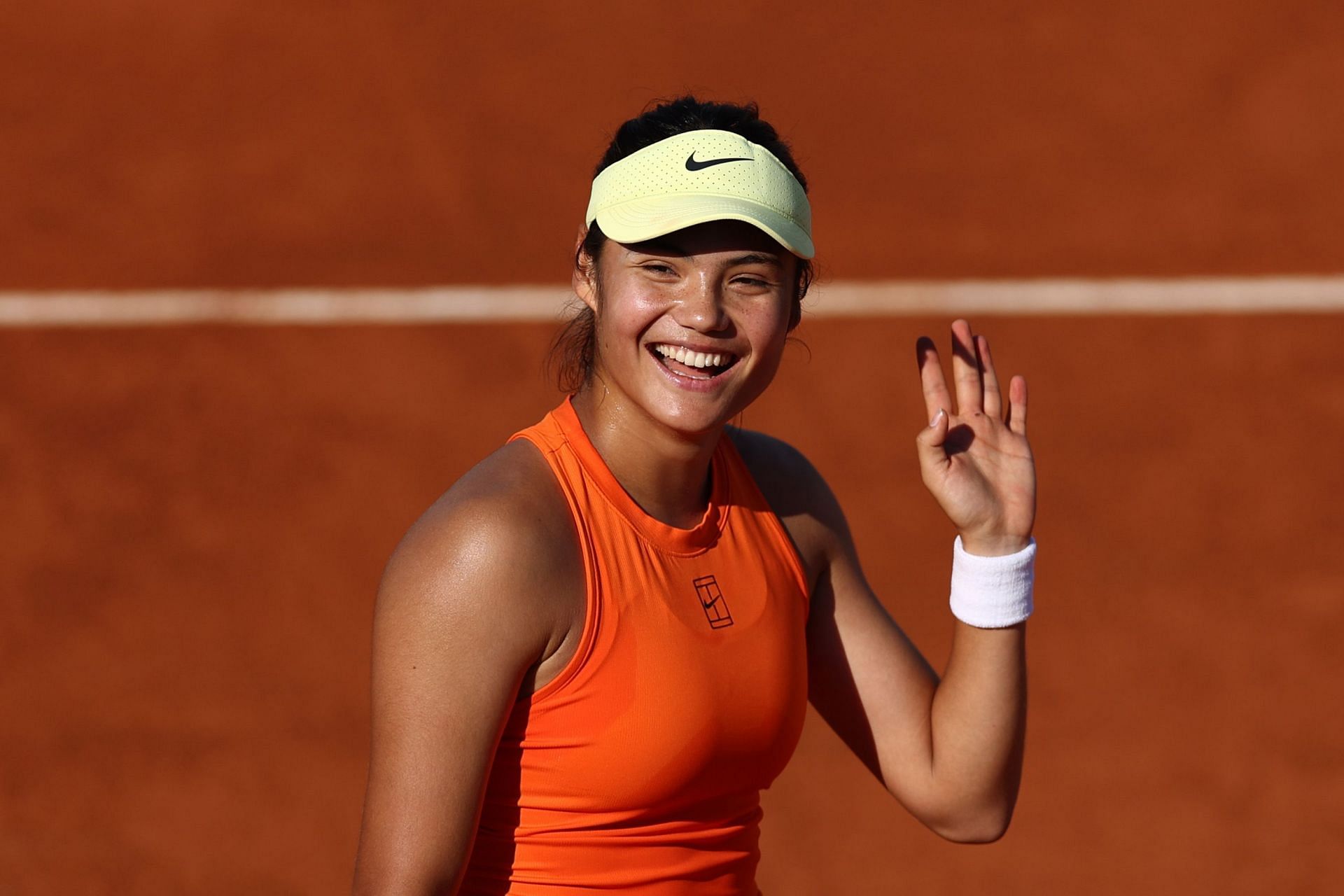 Emma Raducanu celebrates after reaching the Italian Open 3R | Image Source: Getty